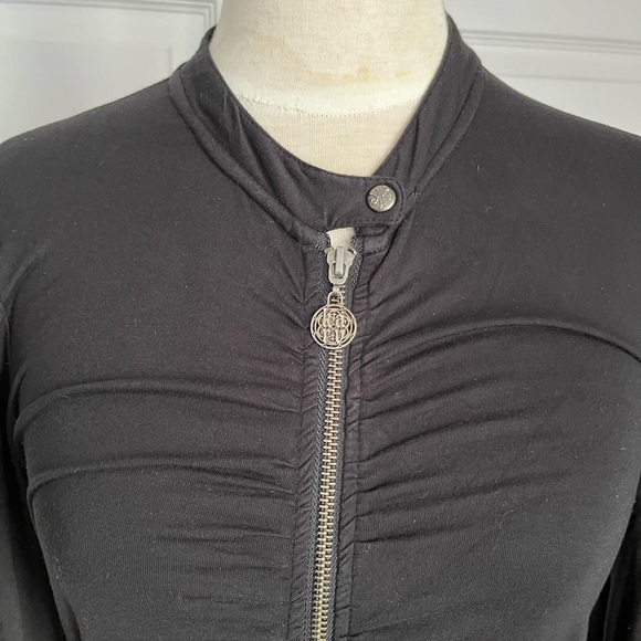 KÄRV ZIP UP TOP WITH LACE UP SIDES - Picture 3 of 13